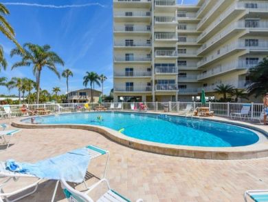 Siesta Key Modern, Updated Vacation Condo Three Pools Beach